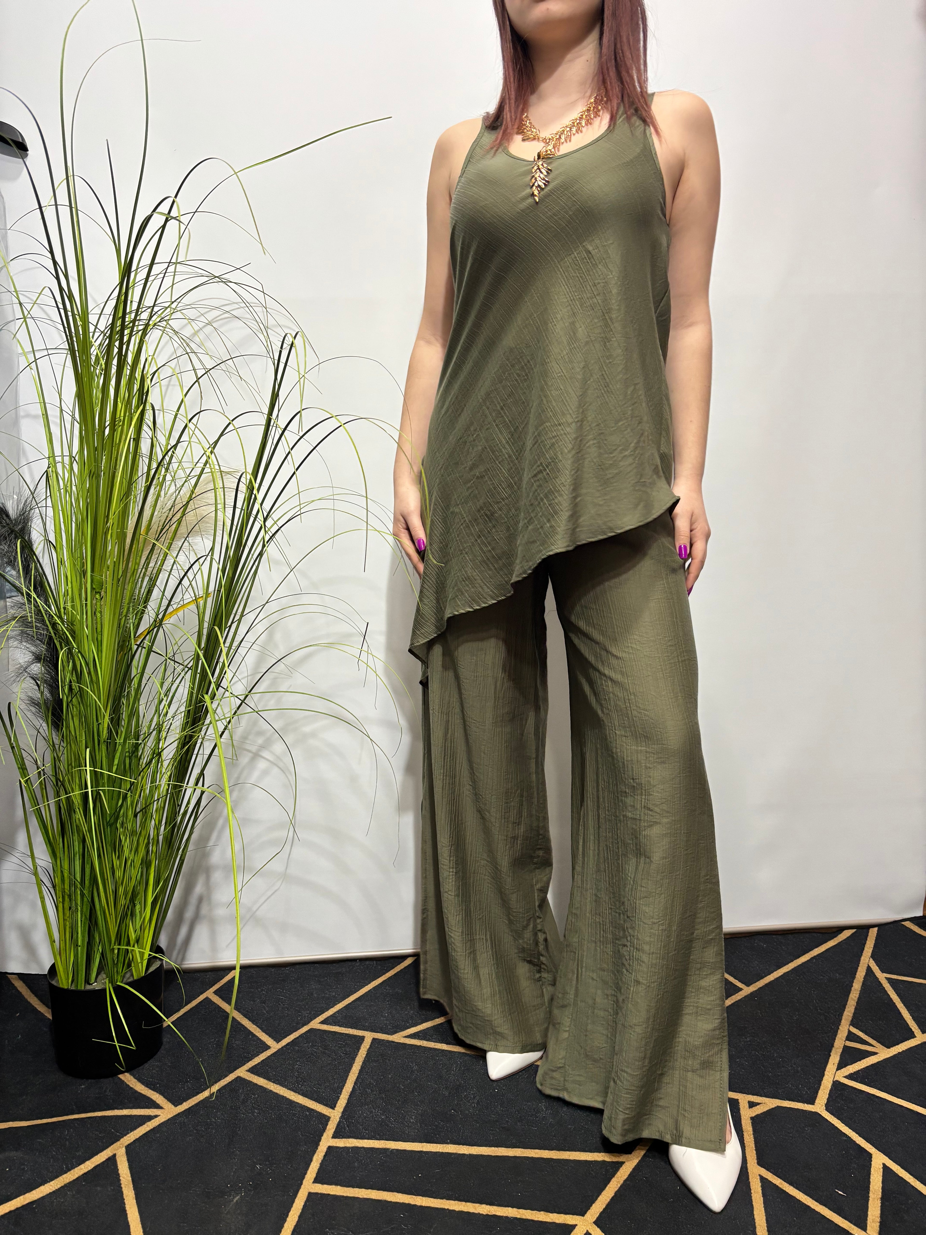 Blusa asimmetrica spacco laterale